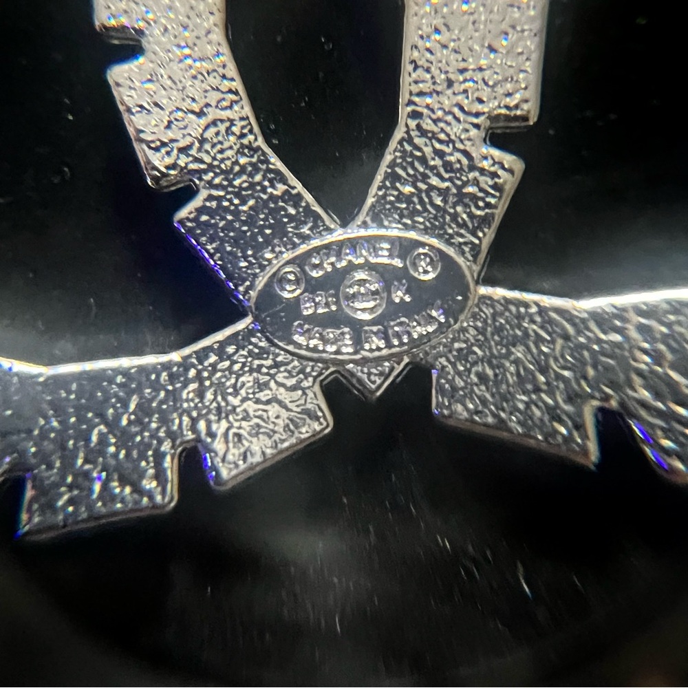 🍂 FALL SALE 🍂 CHANEL Silver Brooch with Iconic Logo and Sparkling Stones - Picture 6 of 6